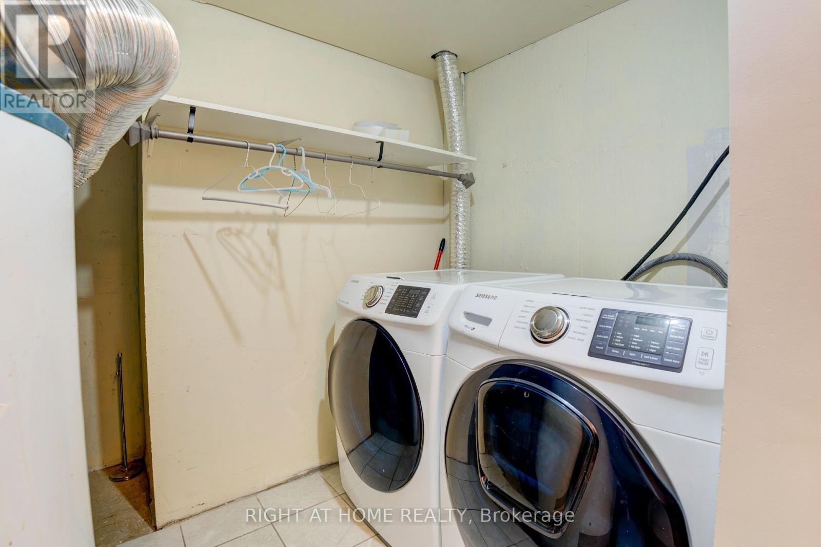 












208 MEADOWS BOULEVARD

,
Mississauga (Rathwood),




Ontario
L4Z1J9

