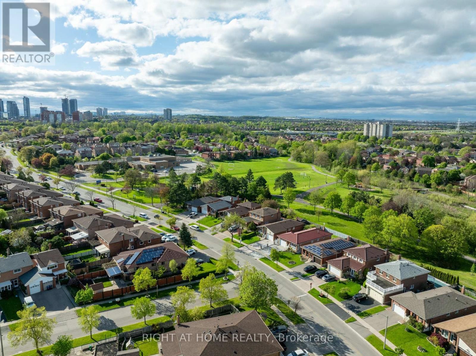 












208 MEADOWS BOULEVARD

,
Mississauga (Rathwood),




Ontario
L4Z1J9

