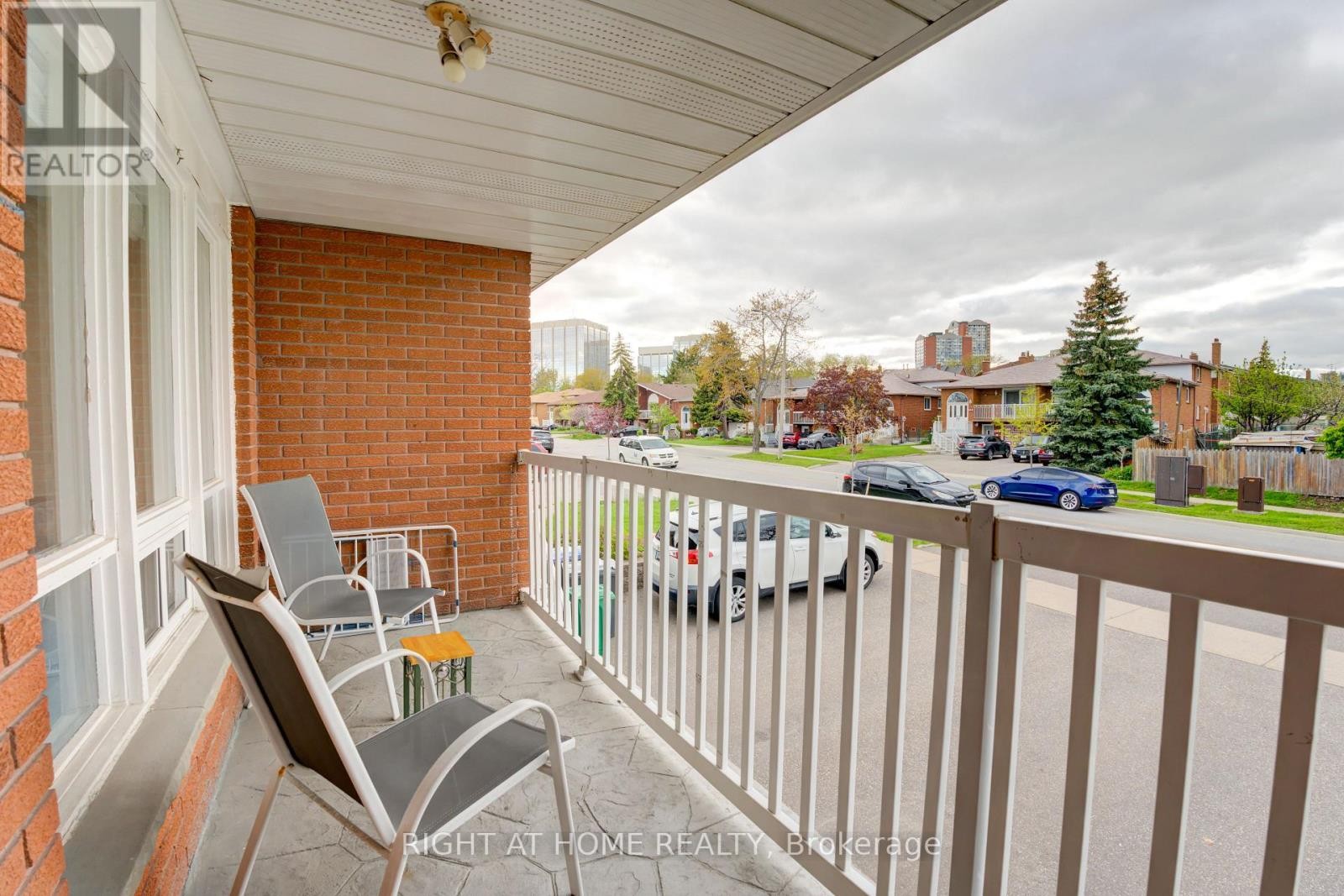 












208 MEADOWS BOULEVARD

,
Mississauga (Rathwood),




Ontario
L4Z1J9

