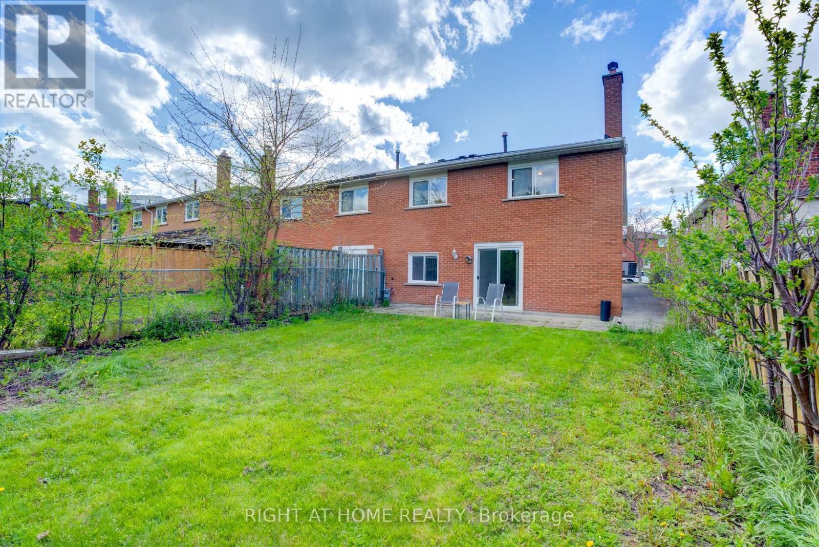 












208 MEADOWS BOULEVARD

,
Mississauga (Rathwood),




Ontario
L4Z1J9

