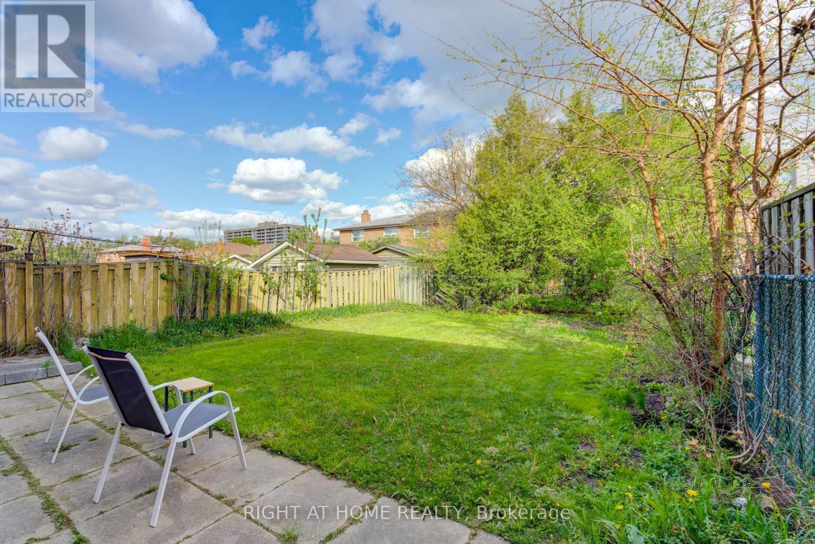 












208 MEADOWS BOULEVARD

,
Mississauga (Rathwood),




Ontario
L4Z1J9

