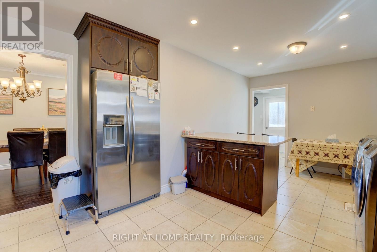 












208 MEADOWS BOULEVARD

,
Mississauga (Rathwood),




Ontario
L4Z1J9


