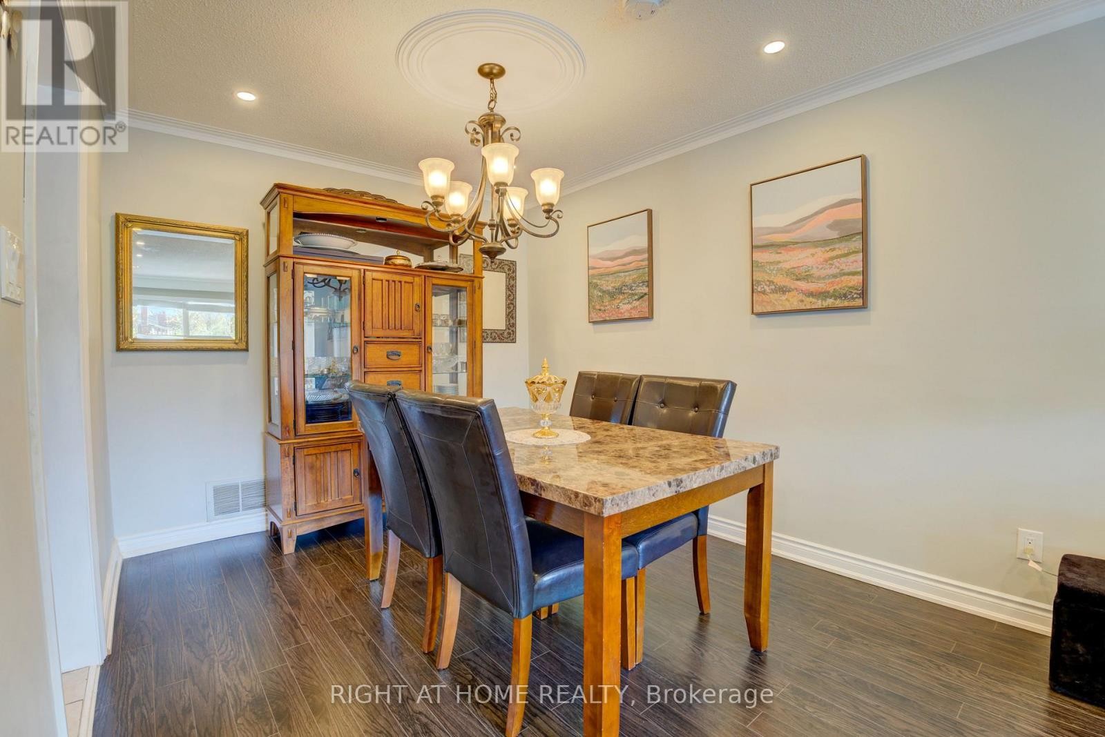 












208 MEADOWS BOULEVARD

,
Mississauga (Rathwood),




Ontario
L4Z1J9

