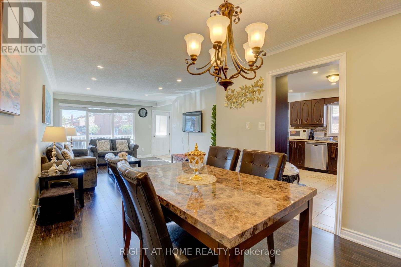 












208 MEADOWS BOULEVARD

,
Mississauga (Rathwood),




Ontario
L4Z1J9

