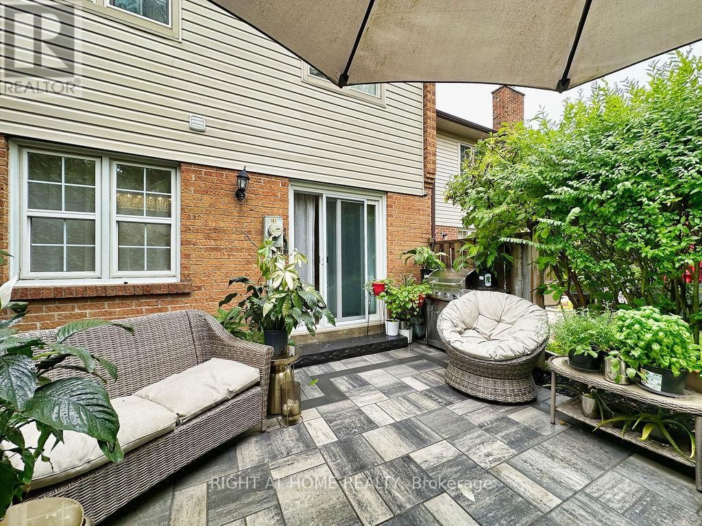 












101 - 2120 RATHBURN ROAD E

,
Mississauga (Rathwood),




Ontario
L4W2S8

