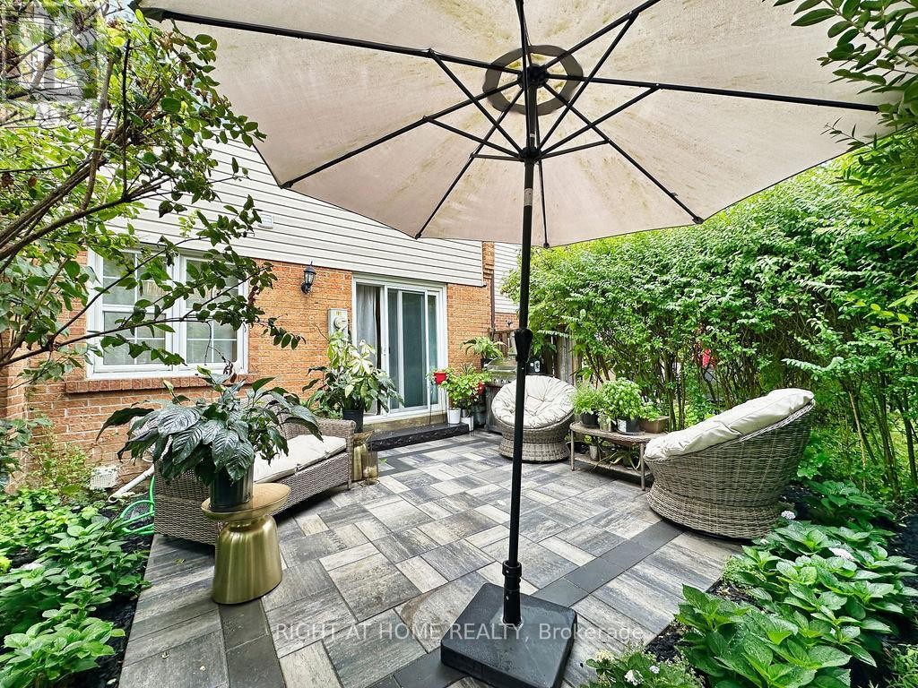 












101 - 2120 RATHBURN ROAD E

,
Mississauga (Rathwood),




Ontario
L4W2S8

