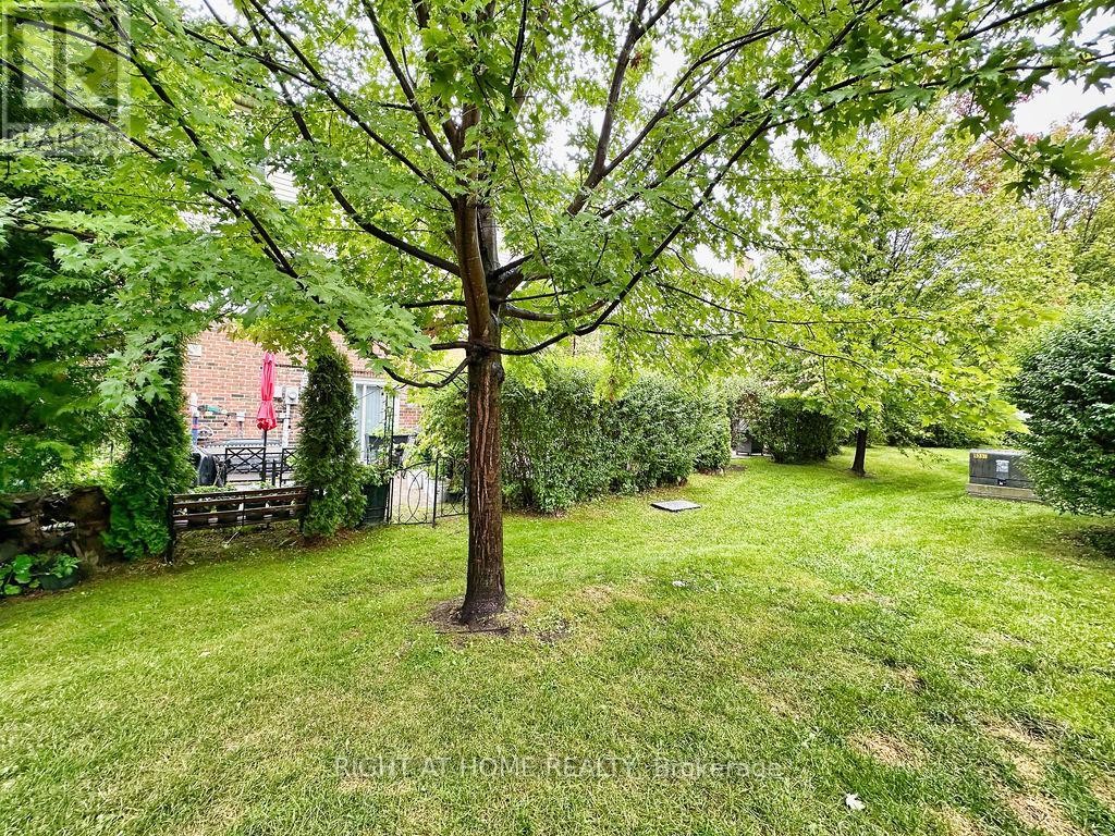 












101 - 2120 RATHBURN ROAD E

,
Mississauga (Rathwood),




Ontario
L4W2S8

