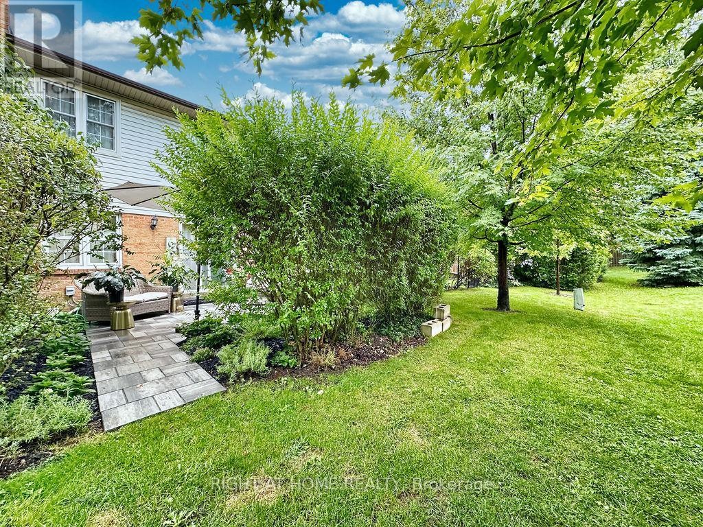 












101 - 2120 RATHBURN ROAD E

,
Mississauga (Rathwood),




Ontario
L4W2S8

