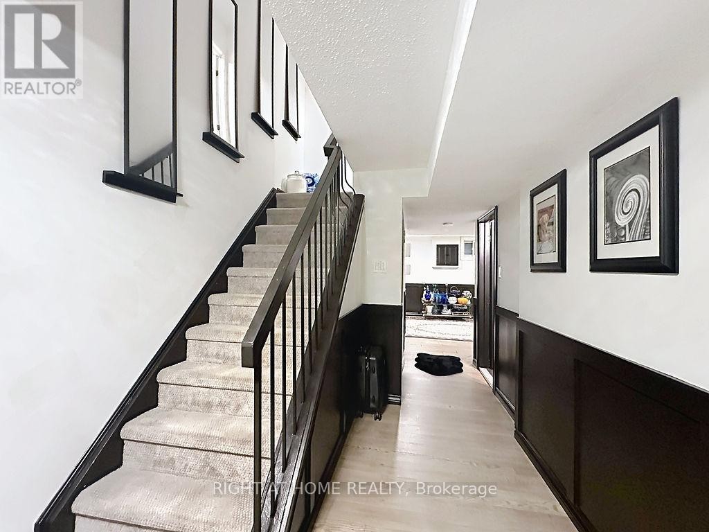 












101 - 2120 RATHBURN ROAD E

,
Mississauga (Rathwood),




Ontario
L4W2S8


