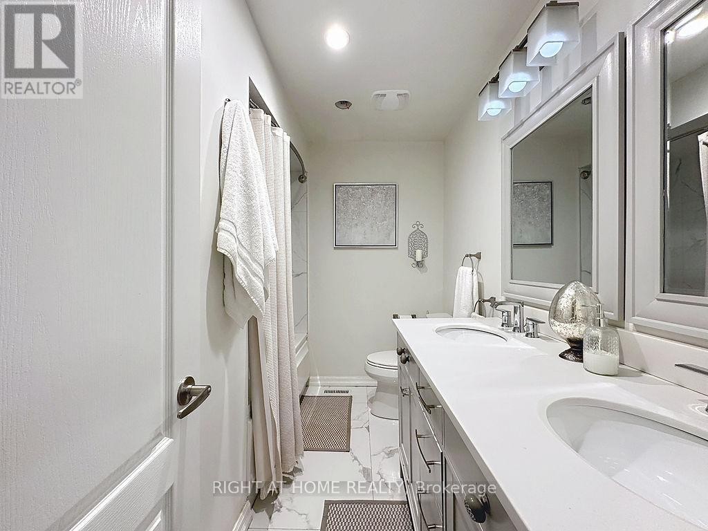 












101 - 2120 RATHBURN ROAD E

,
Mississauga (Rathwood),




Ontario
L4W2S8


