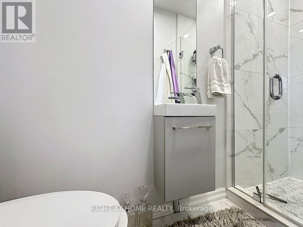 












101 - 2120 RATHBURN ROAD E

,
Mississauga (Rathwood),




Ontario
L4W2S8

