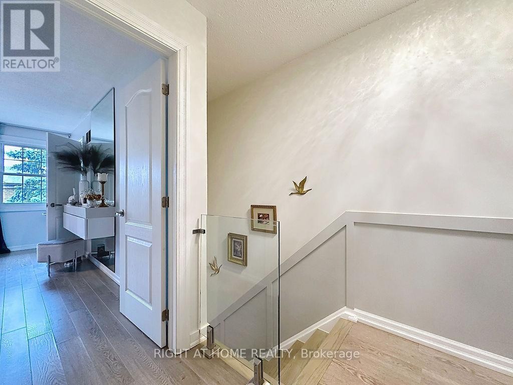 












101 - 2120 RATHBURN ROAD E

,
Mississauga (Rathwood),




Ontario
L4W2S8

