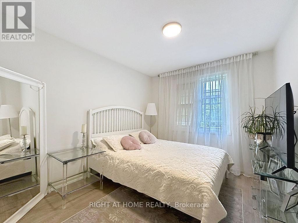 












101 - 2120 RATHBURN ROAD E

,
Mississauga (Rathwood),




Ontario
L4W2S8

