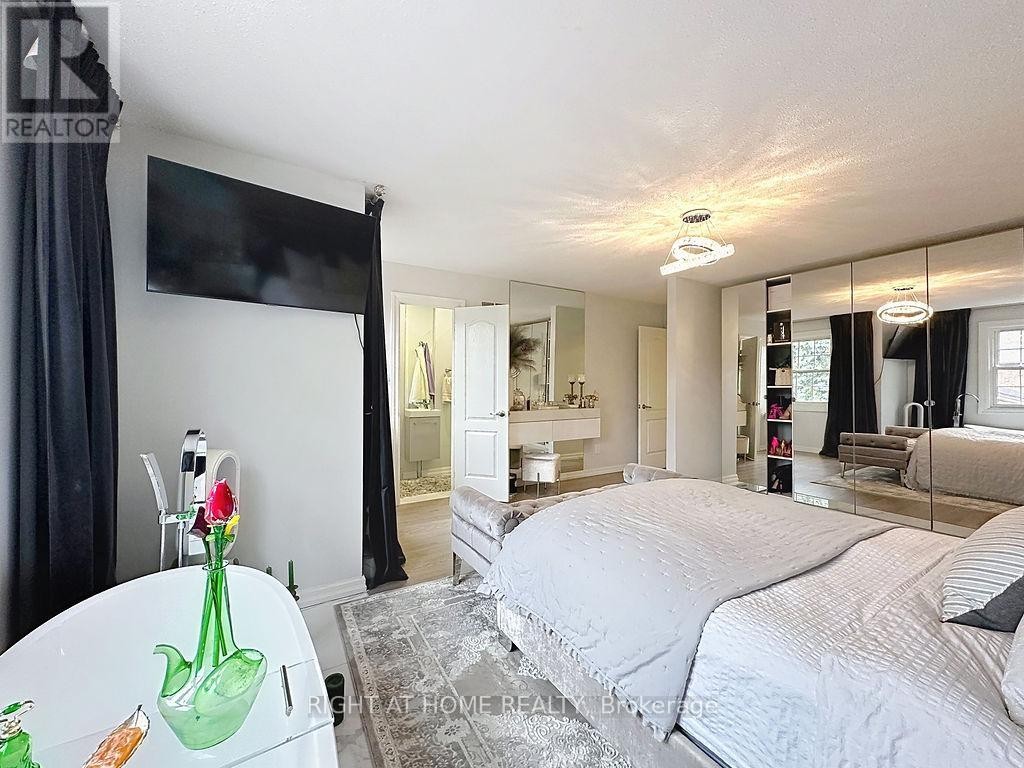 












101 - 2120 RATHBURN ROAD E

,
Mississauga (Rathwood),




Ontario
L4W2S8


