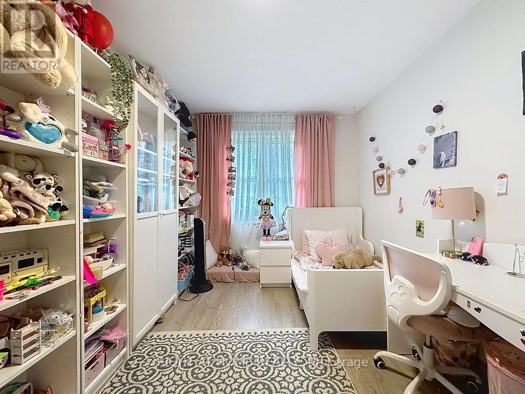 












101 - 2120 RATHBURN ROAD E

,
Mississauga (Rathwood),




Ontario
L4W2S8

