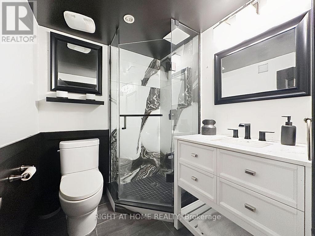 












101 - 2120 RATHBURN ROAD E

,
Mississauga (Rathwood),




Ontario
L4W2S8


