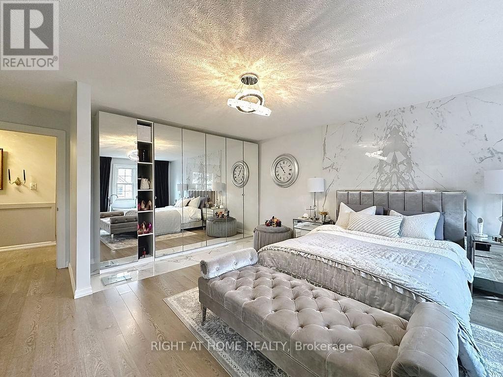 












101 - 2120 RATHBURN ROAD E

,
Mississauga (Rathwood),




Ontario
L4W2S8

