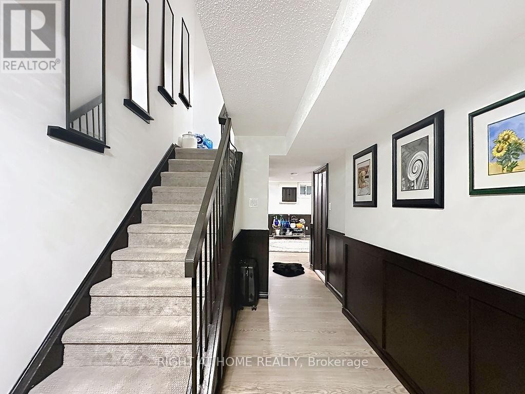 












101 - 2120 RATHBURN ROAD E

,
Mississauga (Rathwood),




Ontario
L4W2S8

