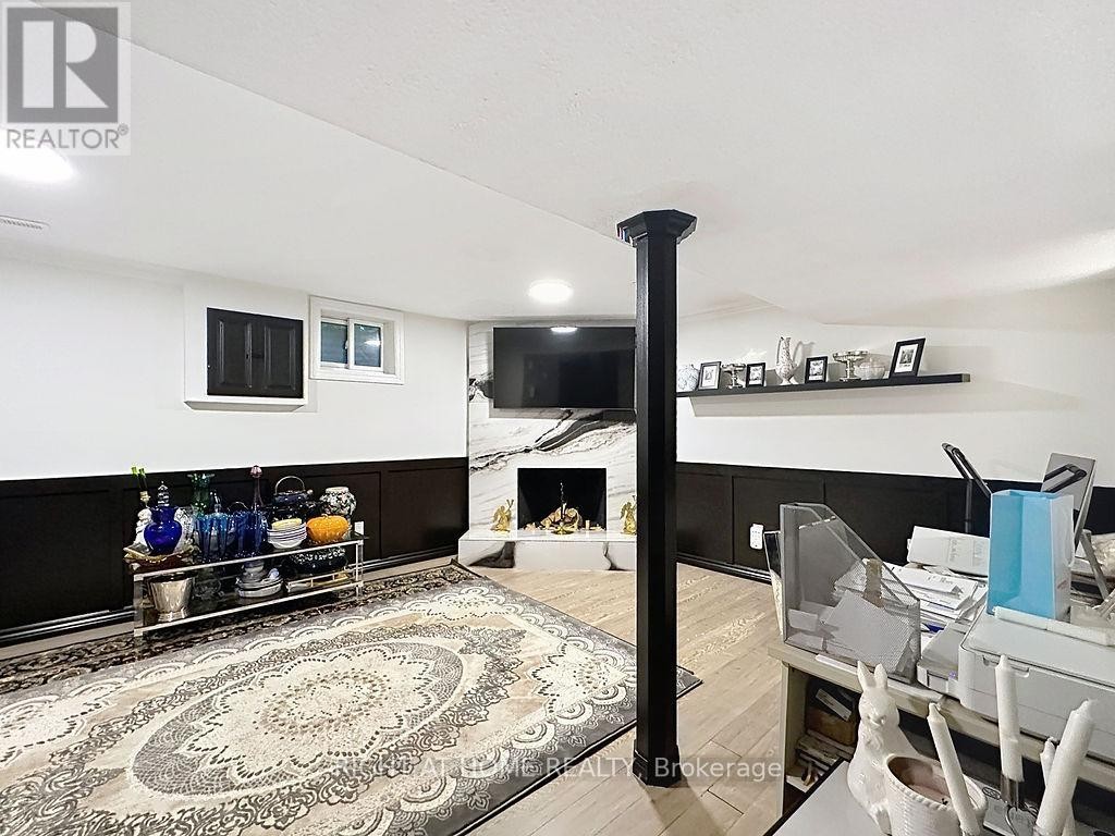 












101 - 2120 RATHBURN ROAD E

,
Mississauga (Rathwood),




Ontario
L4W2S8

