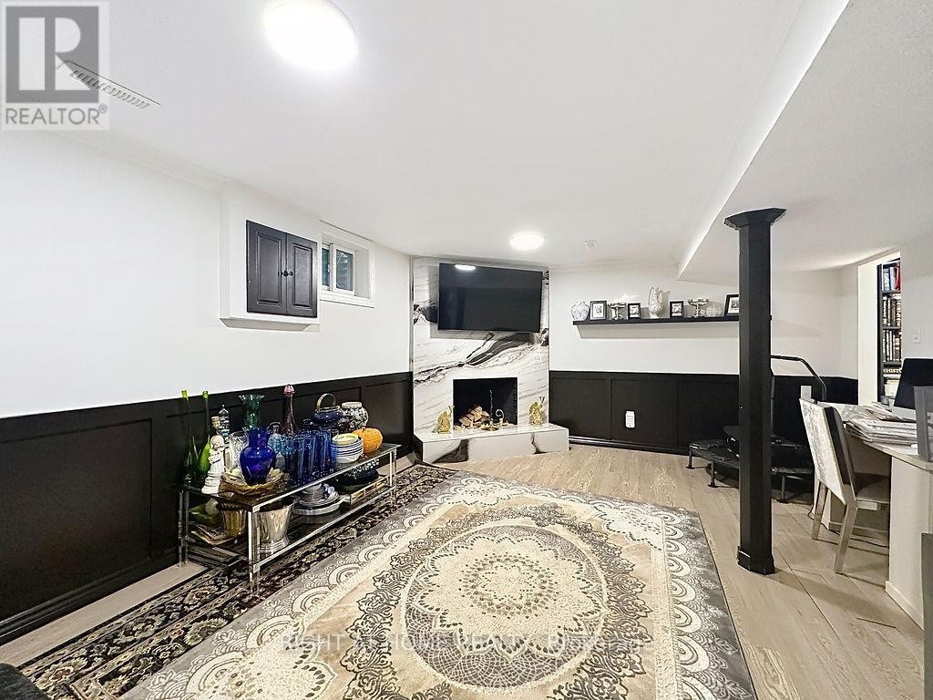 












101 - 2120 RATHBURN ROAD E

,
Mississauga (Rathwood),




Ontario
L4W2S8

