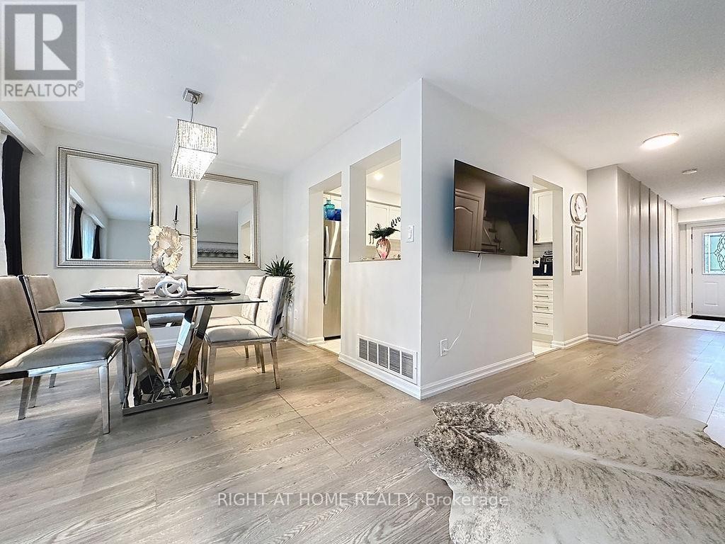 












101 - 2120 RATHBURN ROAD E

,
Mississauga (Rathwood),




Ontario
L4W2S8

