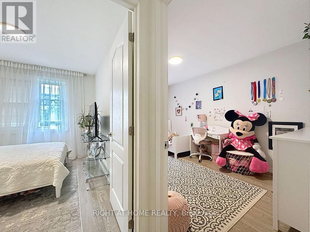 












101 - 2120 RATHBURN ROAD E

,
Mississauga (Rathwood),




Ontario
L4W2S8

