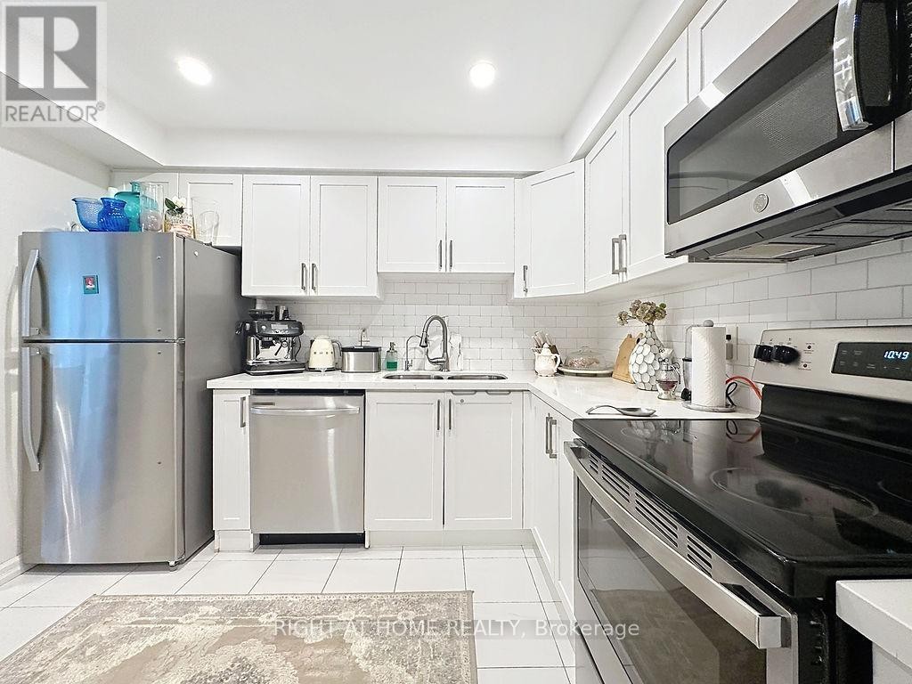 












101 - 2120 RATHBURN ROAD E

,
Mississauga (Rathwood),




Ontario
L4W2S8

