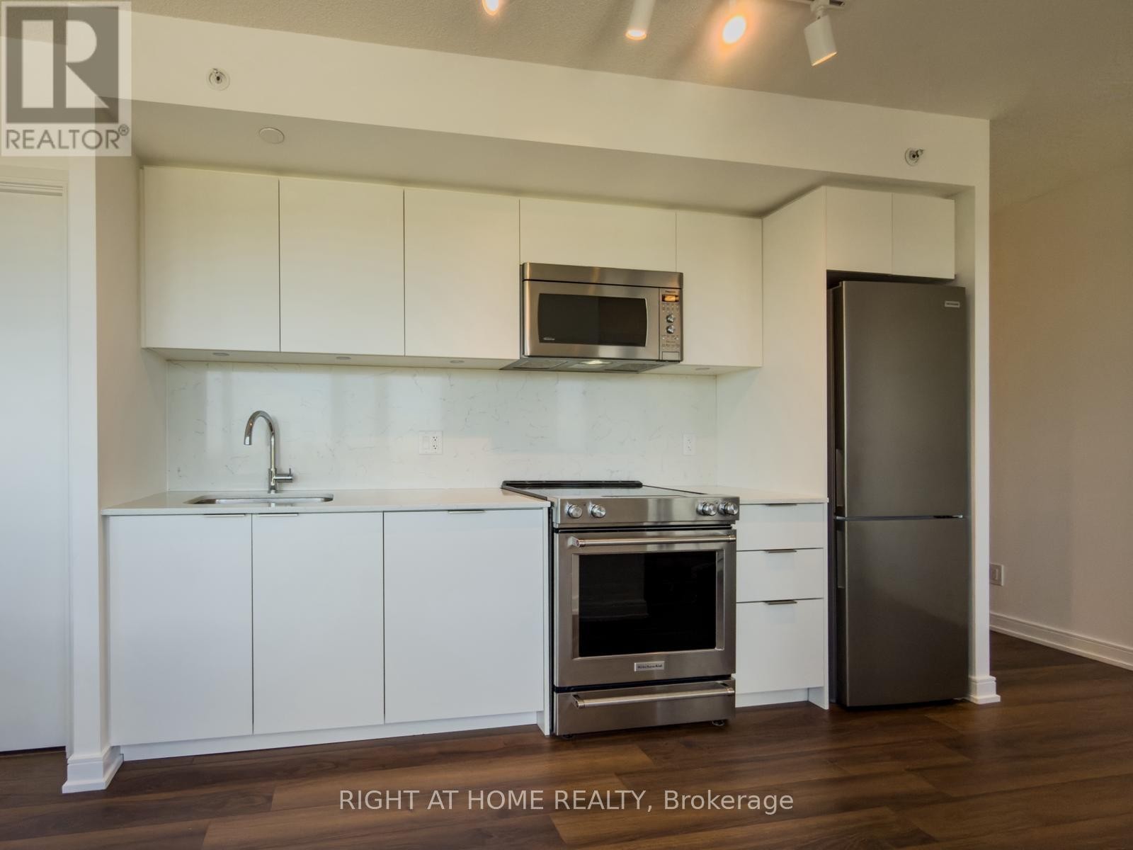 












1404 - 30 SAMUEL WOOD WAY

,
Toronto (Islington-City Centre West),




Ontario
M9B0C9

