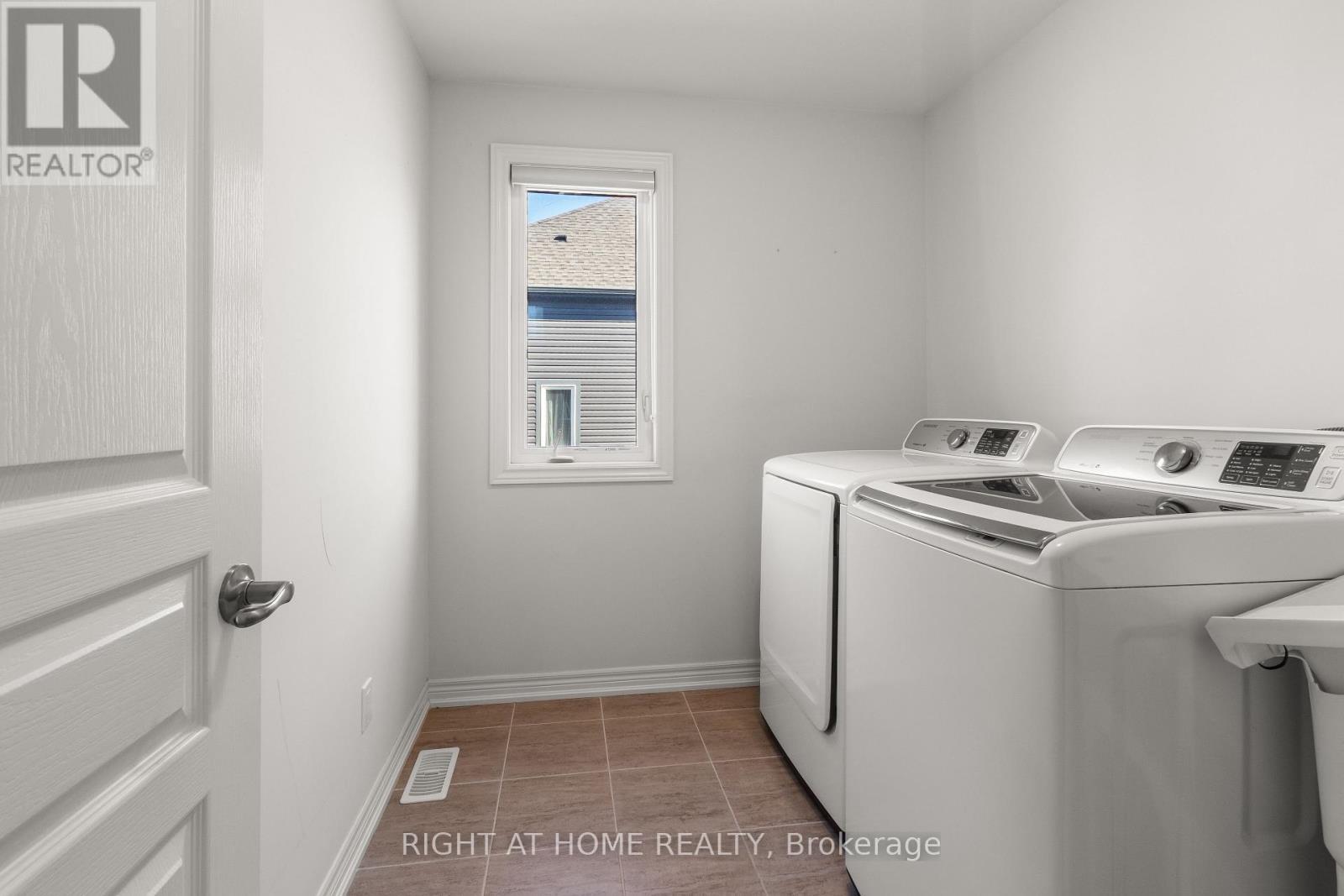 












3547 DOMINION ROAD

,
Fort Erie (Ridgeway),




Ontario
L0S1N0

