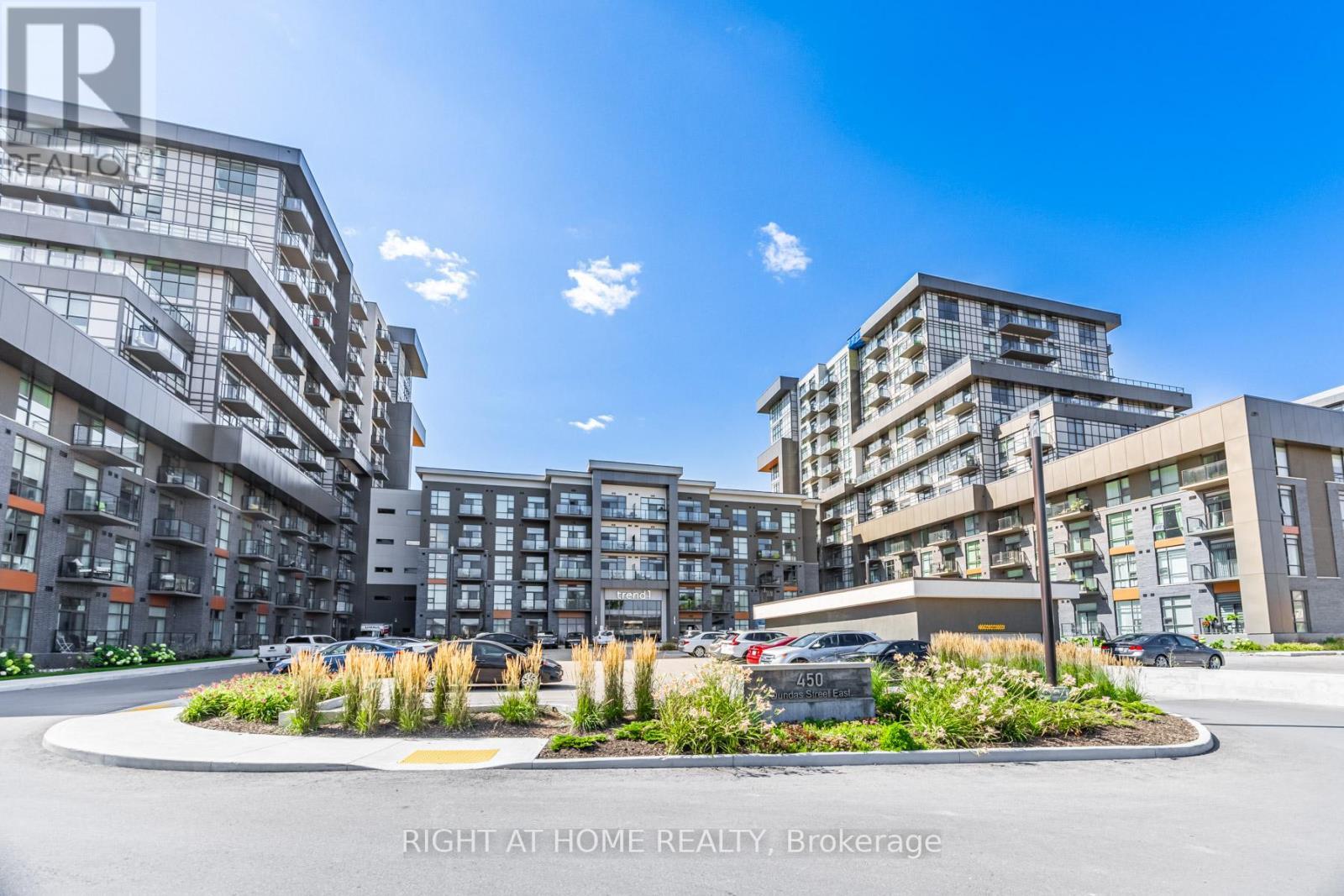 












105 - 450 DUNDAS STREET E

,
Hamilton (Waterdown),




Ontario
L8B1Z2

