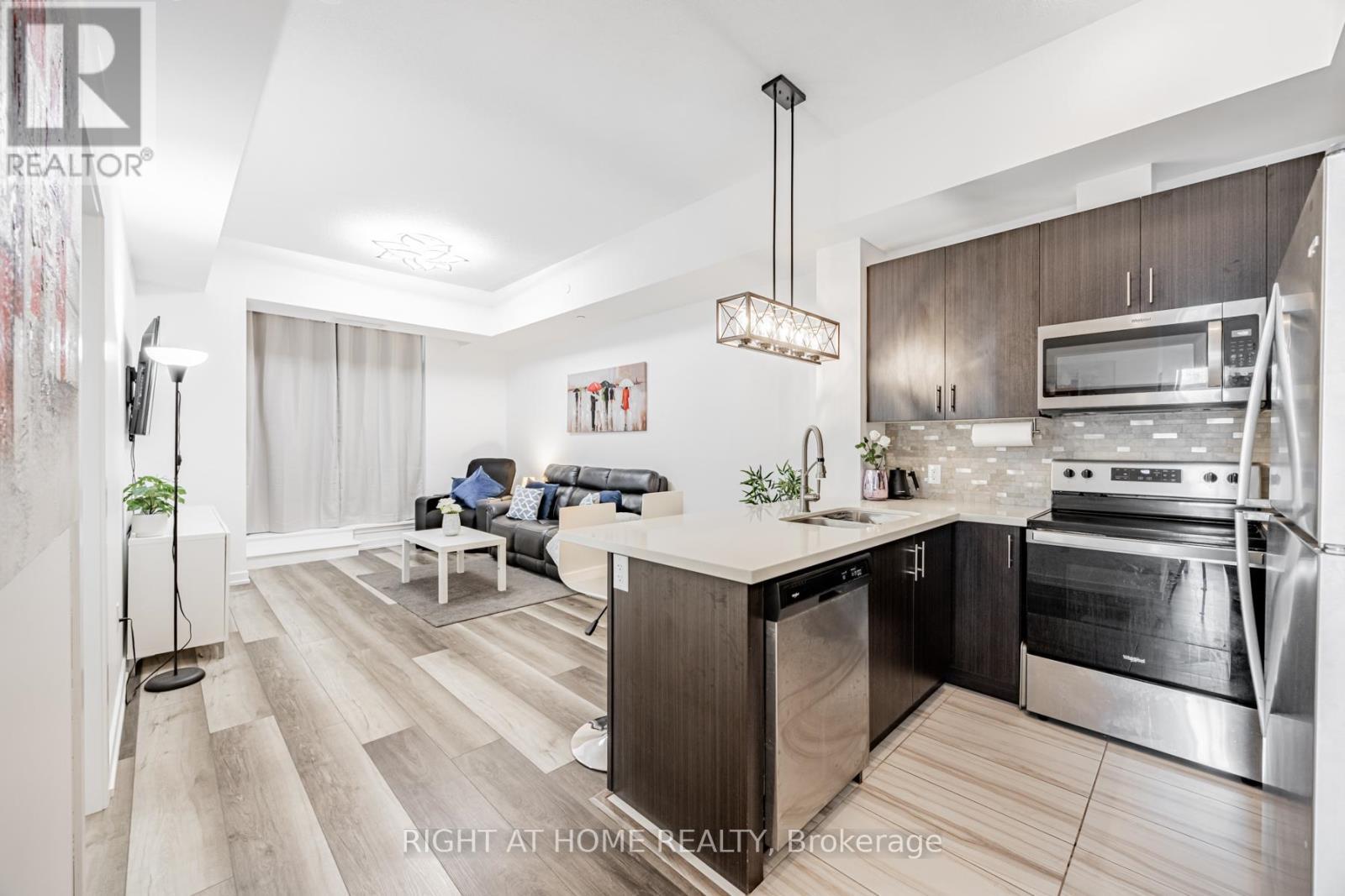












105 - 450 DUNDAS STREET E

,
Hamilton (Waterdown),




Ontario
L8B1Z2

