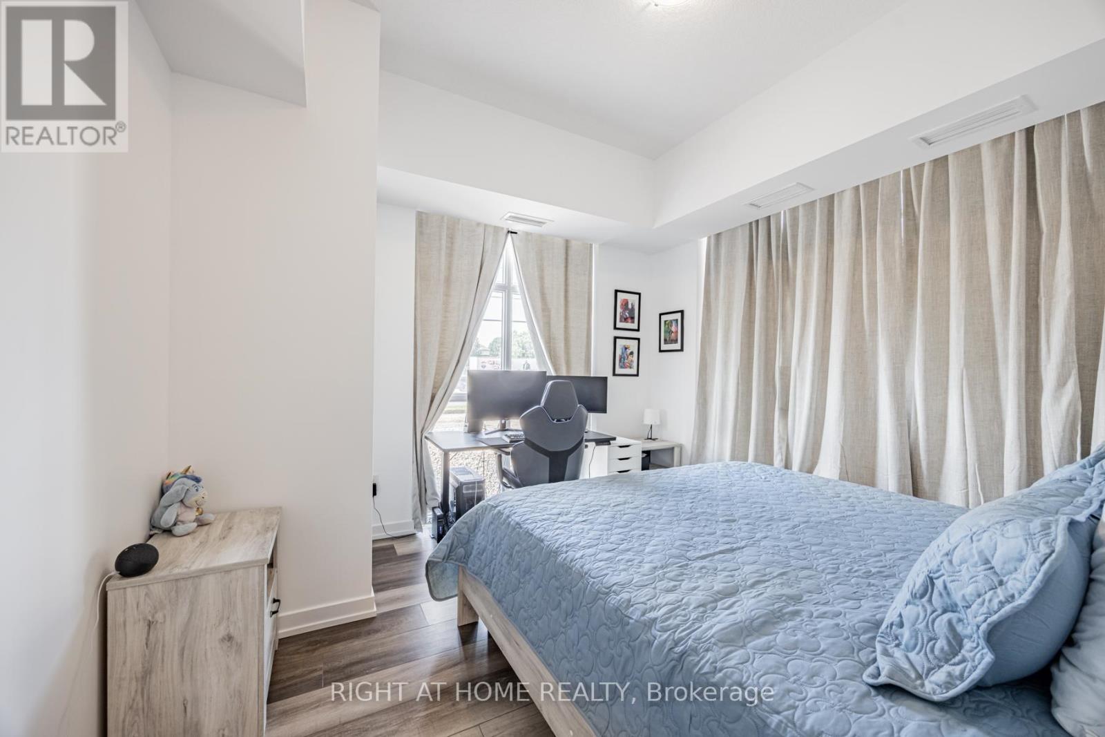 












105 - 450 DUNDAS STREET E

,
Hamilton (Waterdown),




Ontario
L8B1Z2

