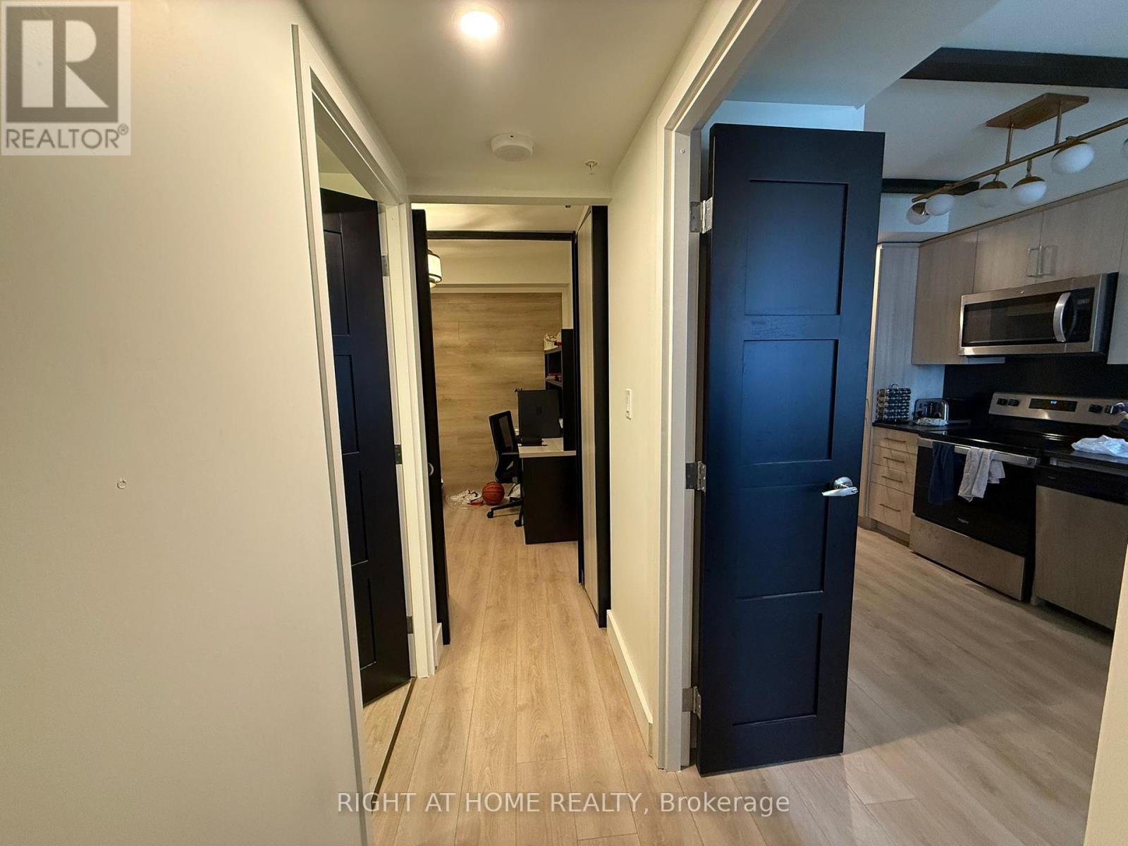 












925 - 145 COLUMBIA STREET W

,
Waterloo,




Ontario
N2L0K7

