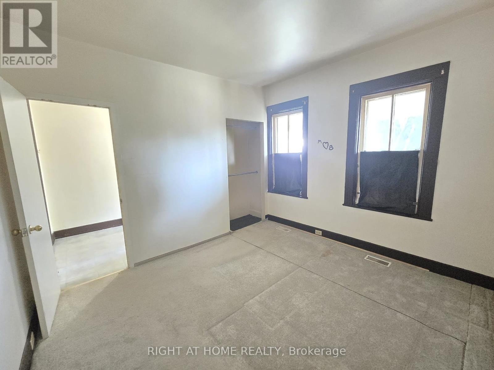 












939 WELLINGTON STREET

,
Windsor,




Ontario
N9A5K2

