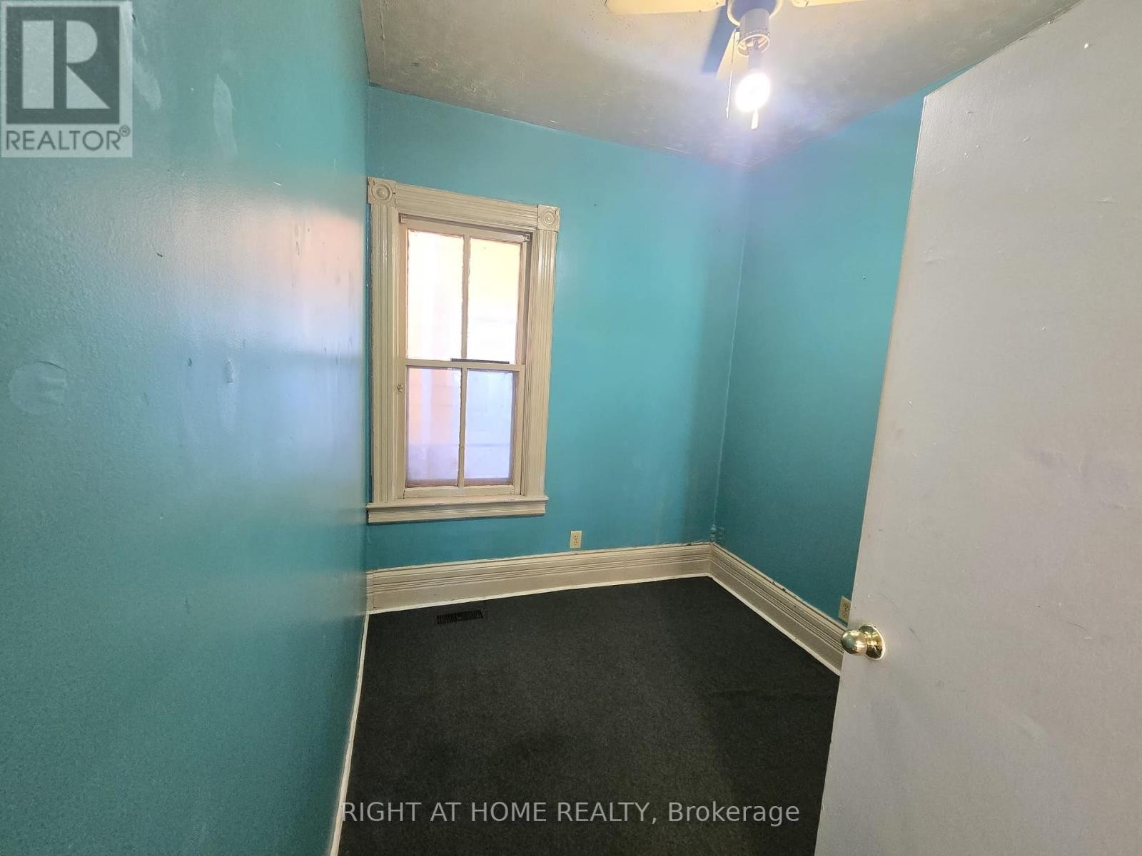 












939 WELLINGTON STREET

,
Windsor,




Ontario
N9A5K2

