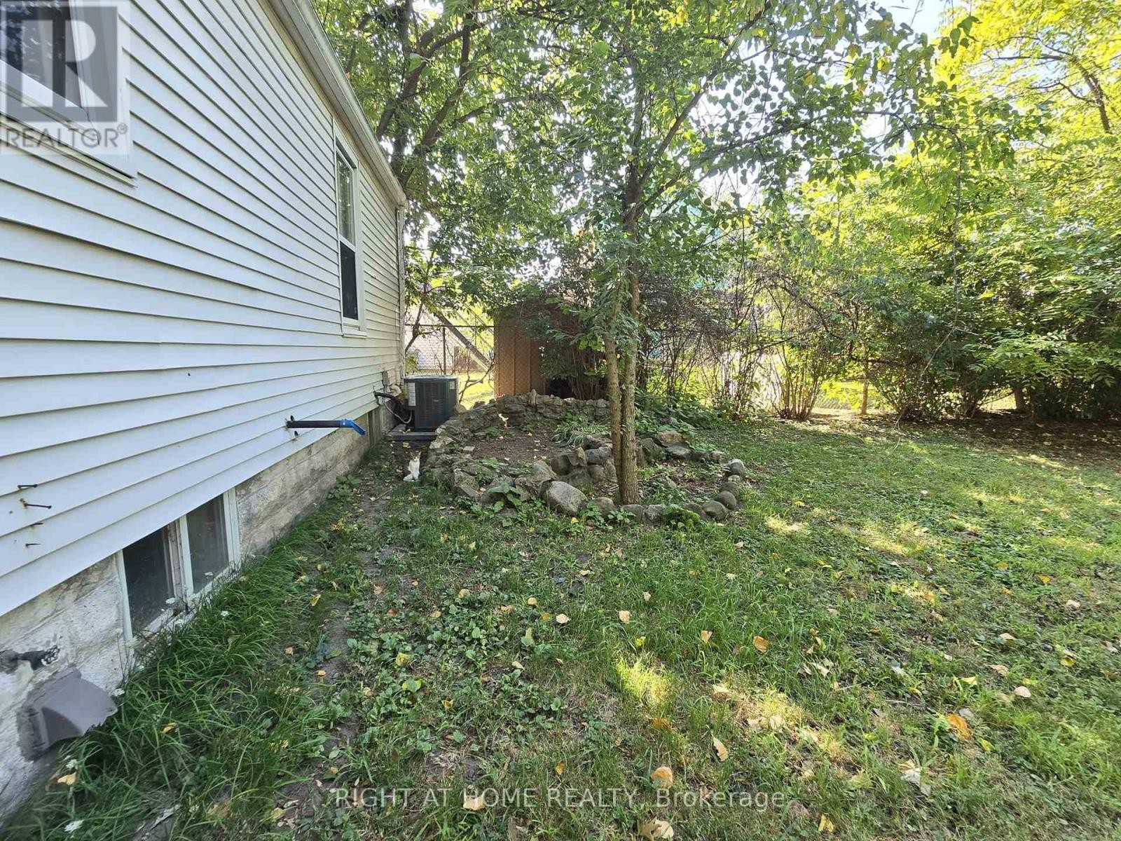 












939 WELLINGTON STREET

,
Windsor,




Ontario
N9A5K2

