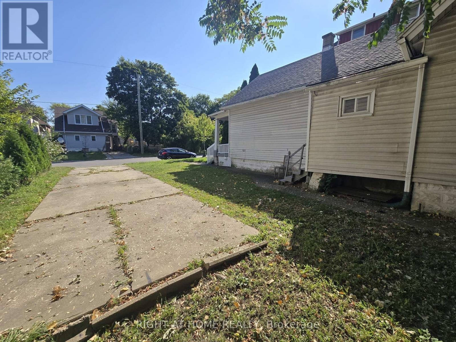 












939 WELLINGTON STREET

,
Windsor,




Ontario
N9A5K2

