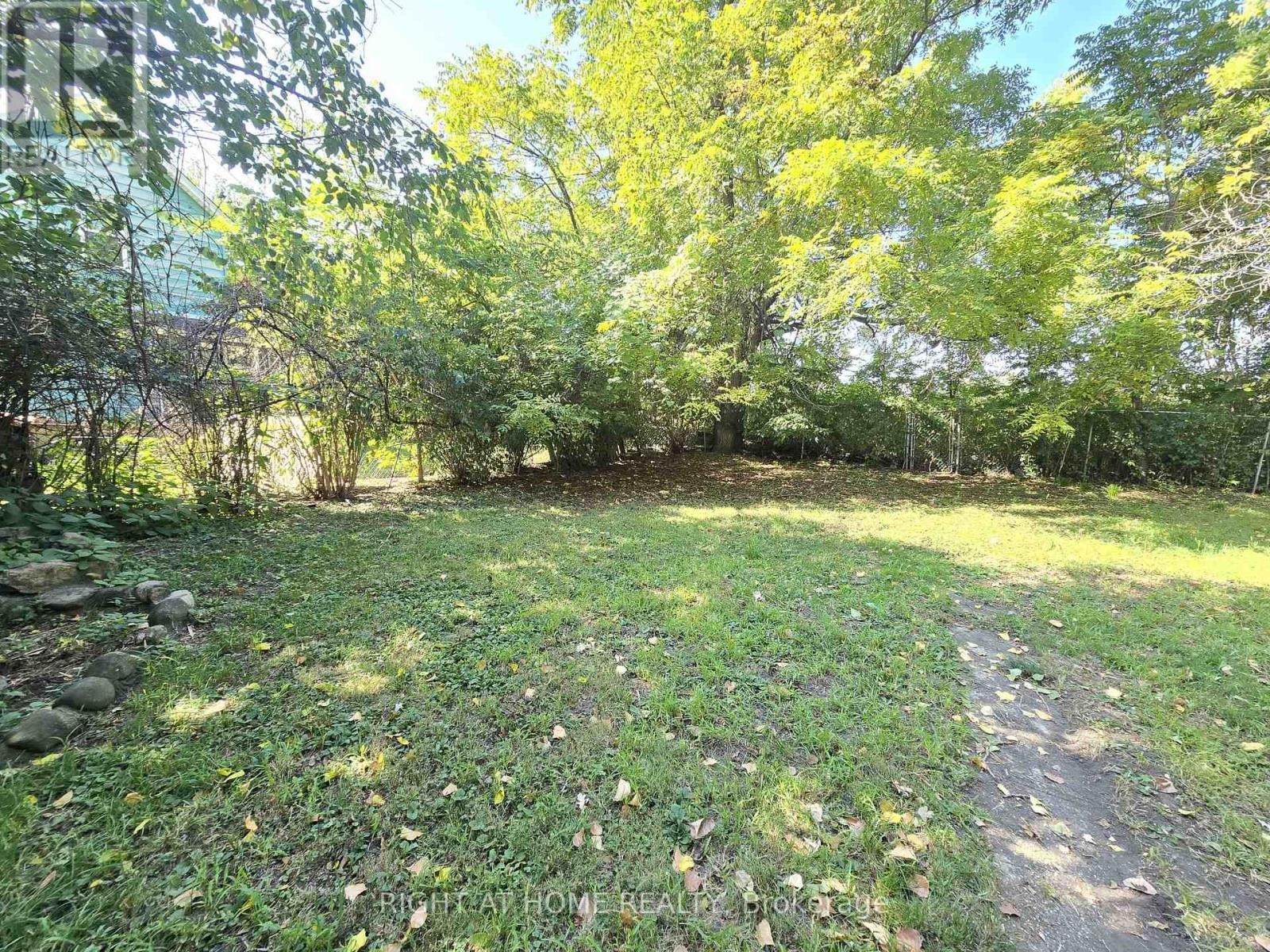 












939 WELLINGTON STREET

,
Windsor,




Ontario
N9A5K2

