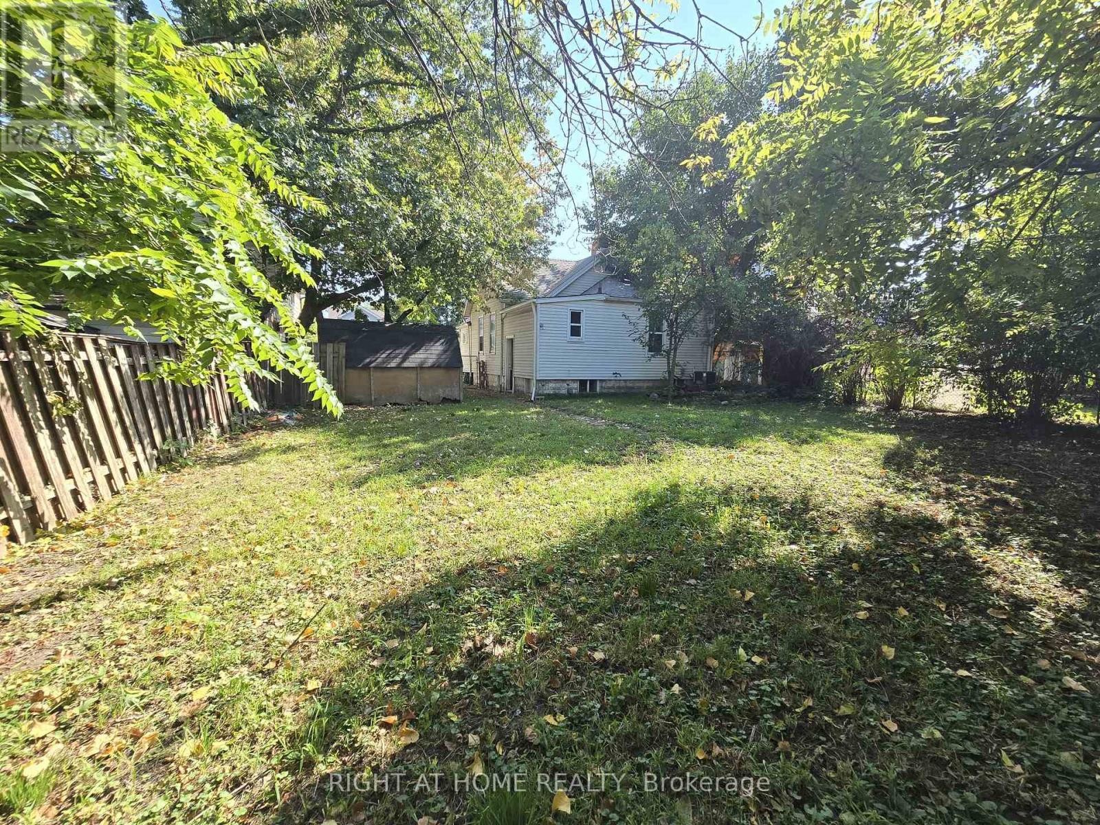 












939 WELLINGTON STREET

,
Windsor,




Ontario
N9A5K2

