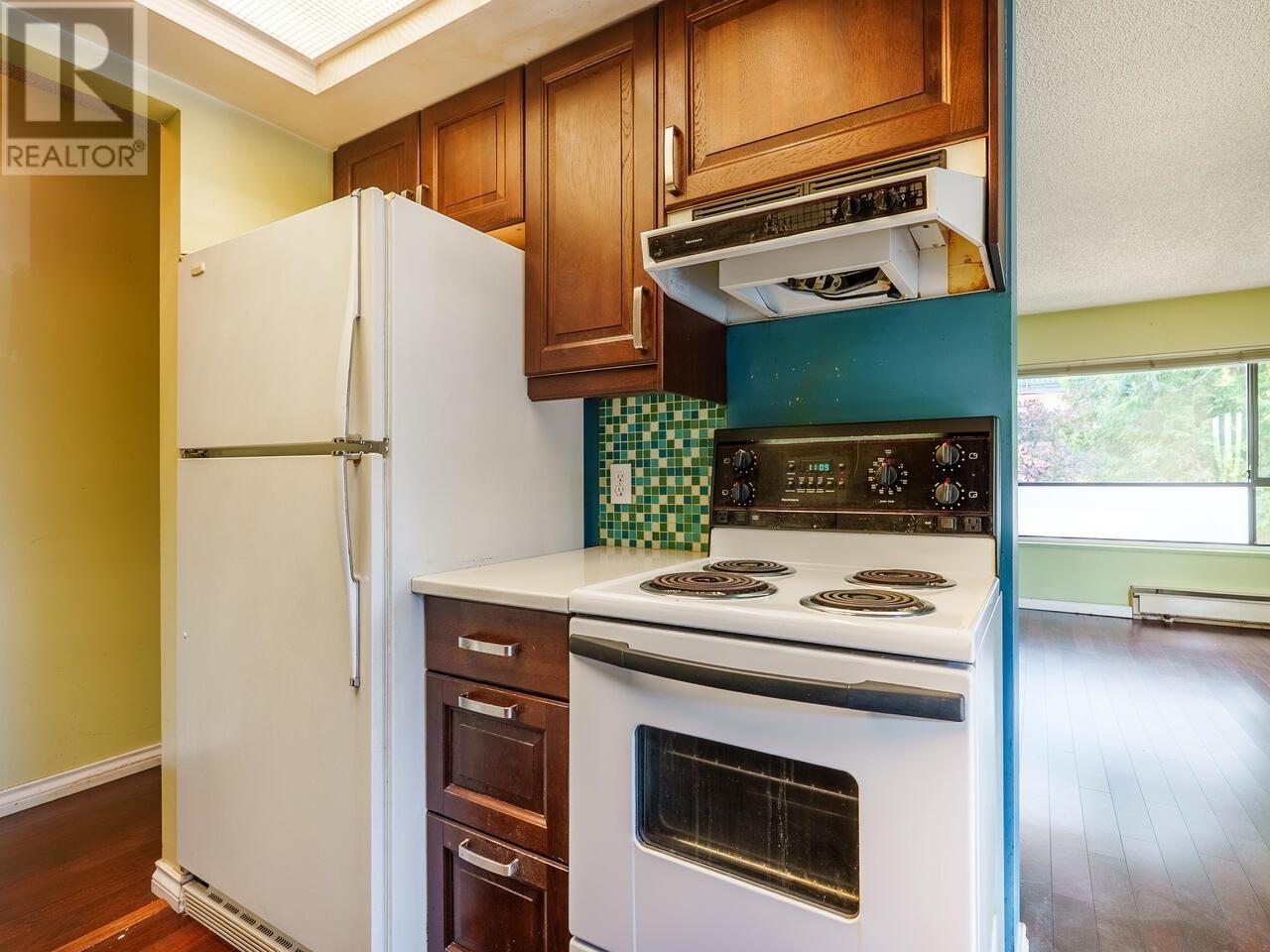 












222 210 W 2ND STREET

,
North Vancouver,




British Columbia
V7M1C6


