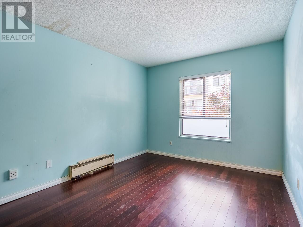 












222 210 W 2ND STREET

,
North Vancouver,




British Columbia
V7M1C6

