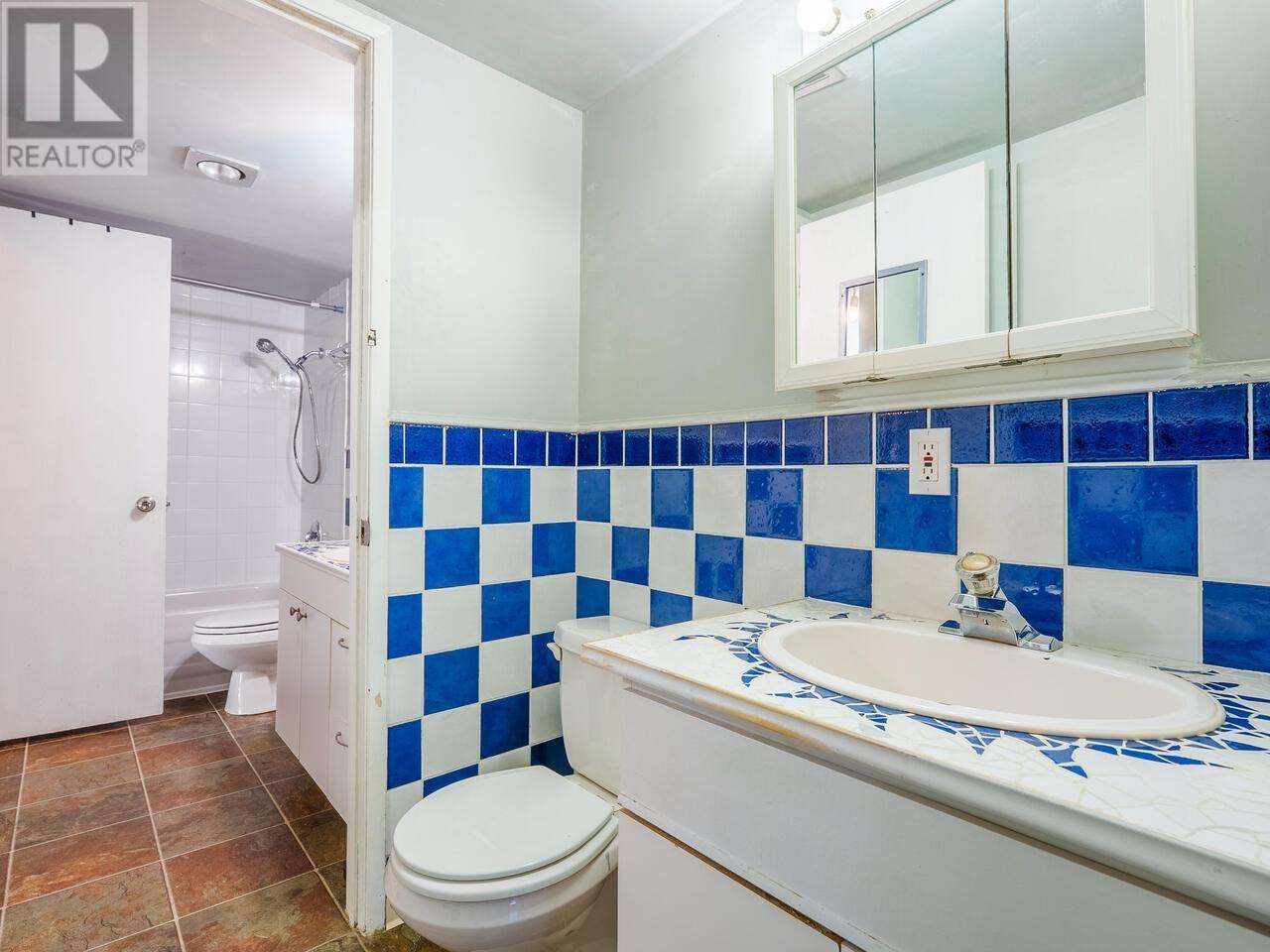 












222 210 W 2ND STREET

,
North Vancouver,




British Columbia
V7M1C6


