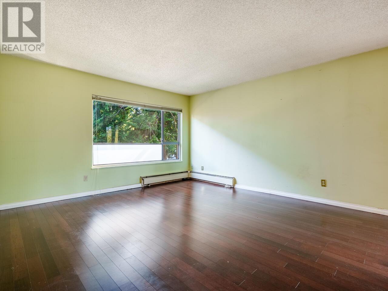 












222 210 W 2ND STREET

,
North Vancouver,




British Columbia
V7M1C6

