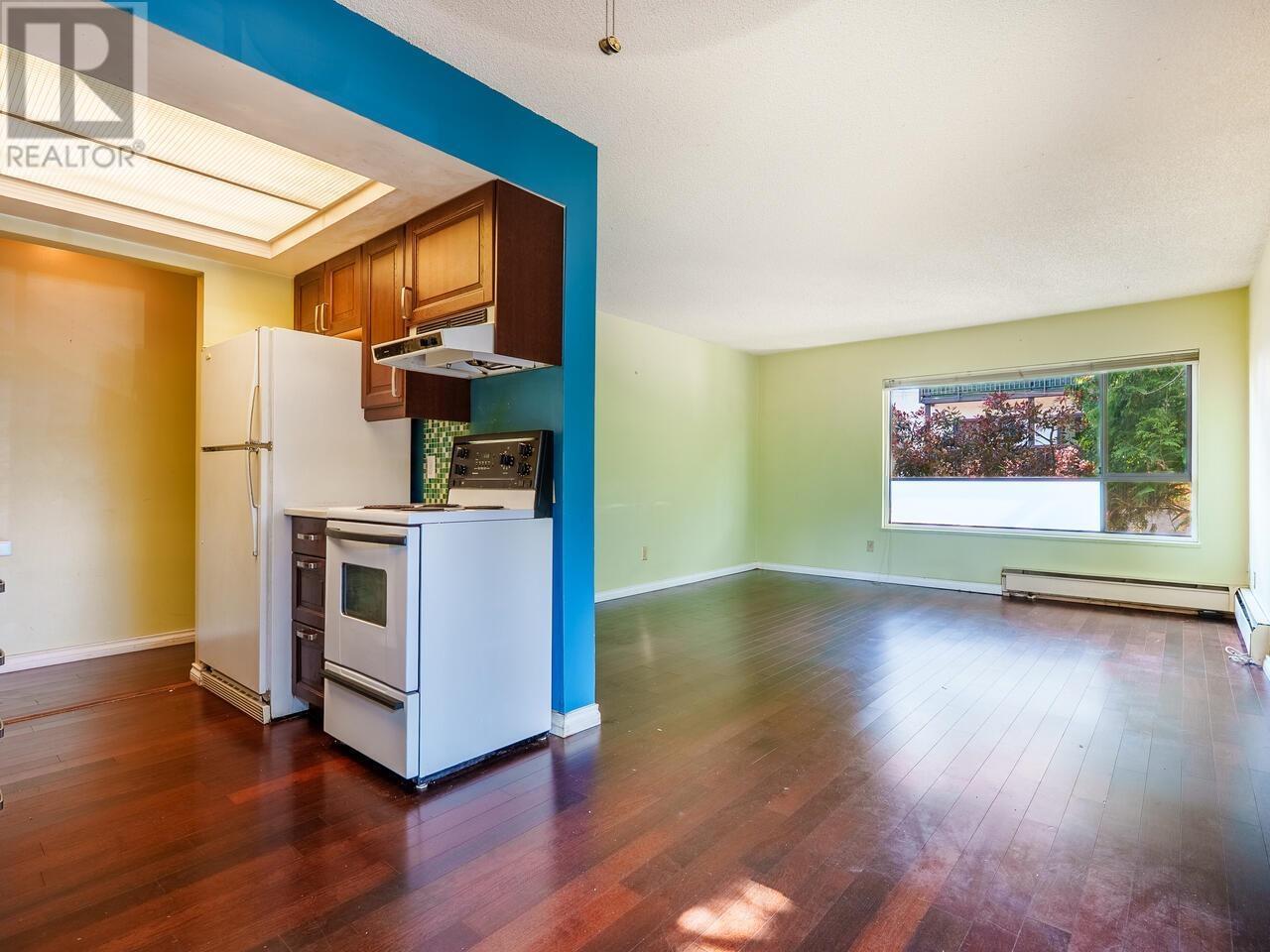 












222 210 W 2ND STREET

,
North Vancouver,




British Columbia
V7M1C6

