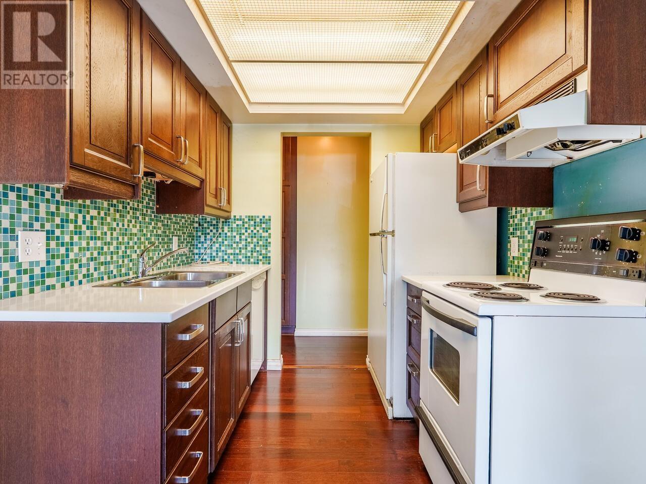 












222 210 W 2ND STREET

,
North Vancouver,




British Columbia
V7M1C6

