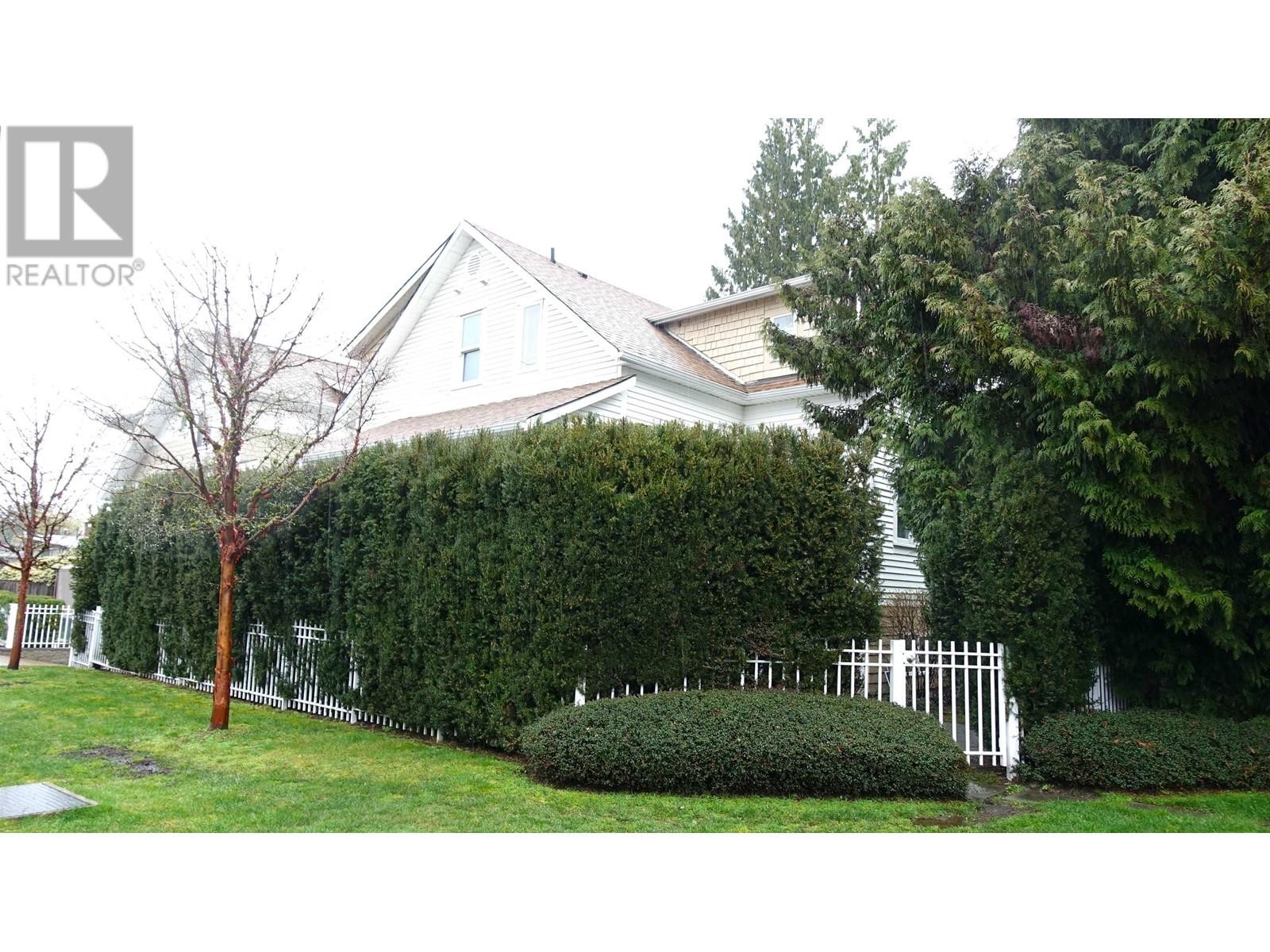 












2 12016 YORK STREET

,
Maple Ridge,




British Columbia
V2X3H3

