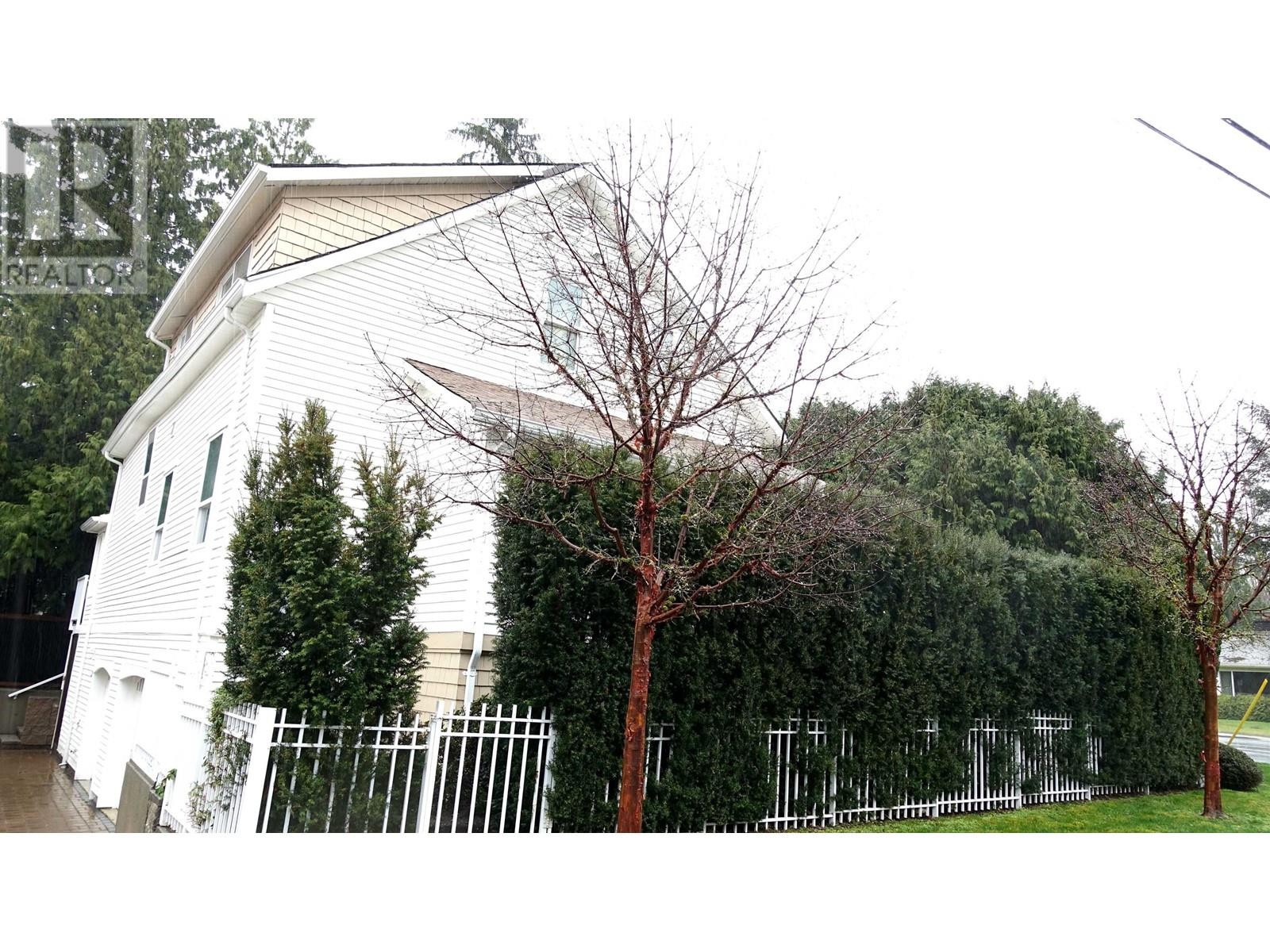 












2 12016 YORK STREET

,
Maple Ridge,




British Columbia
V2X3H3

