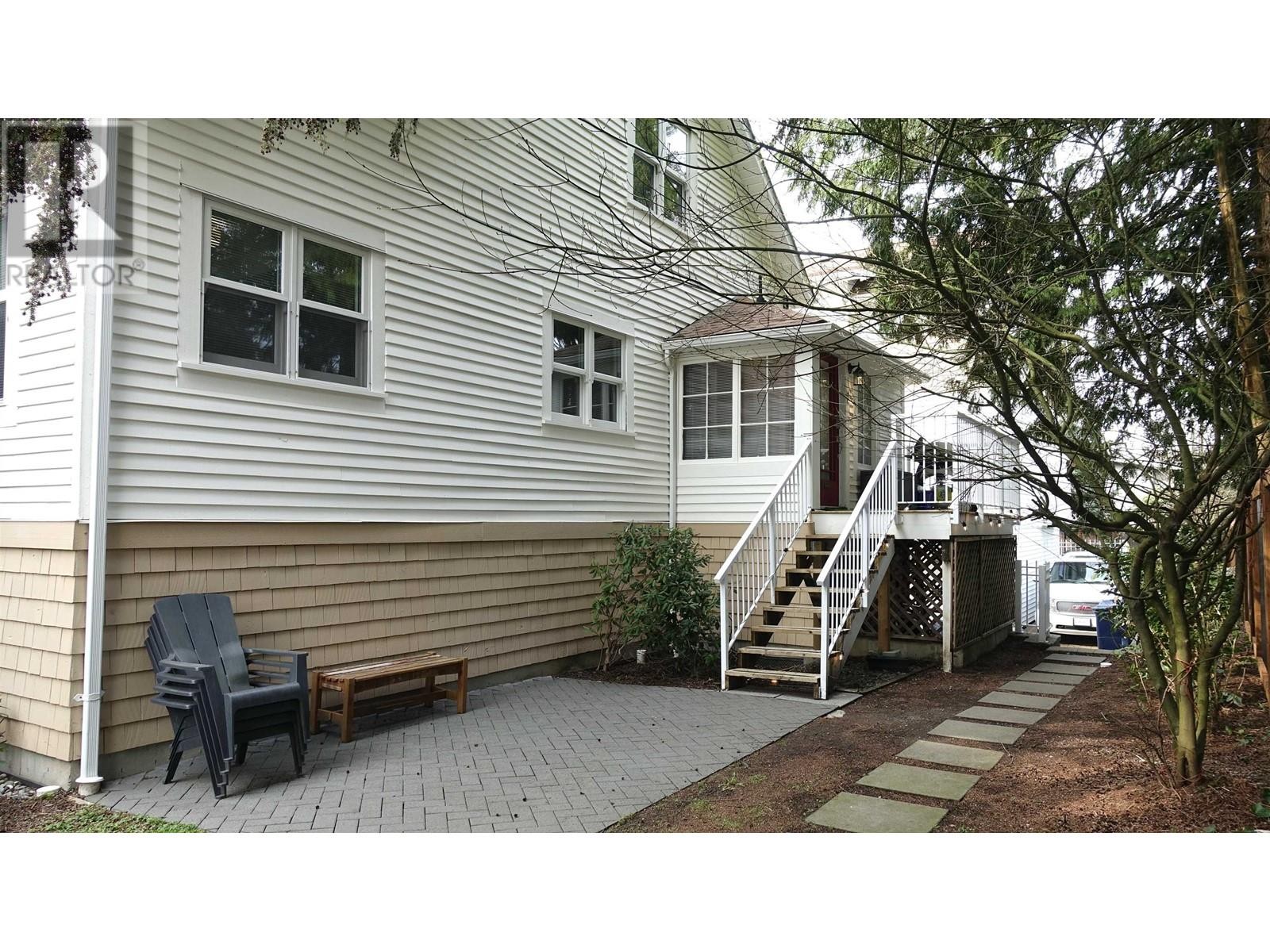 












2 12016 YORK STREET

,
Maple Ridge,




British Columbia
V2X3H3

