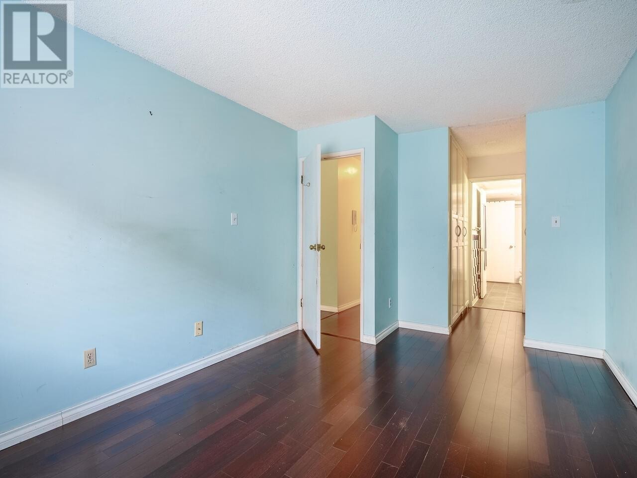 












222 210 W 2ND STREET

,
North Vancouver,




British Columbia
V7M1C6

