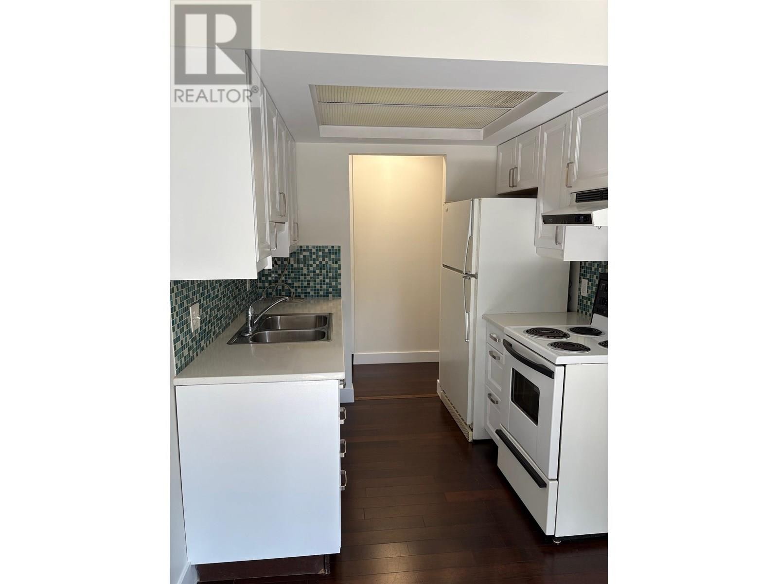 












222 210 W 2ND STREET

,
North Vancouver,




British Columbia
V7M1C6

